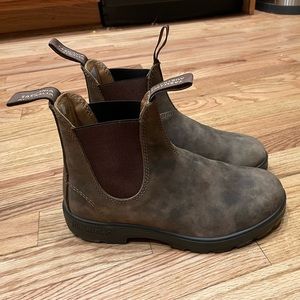 Almost New Chelsea Boot Blundstones!